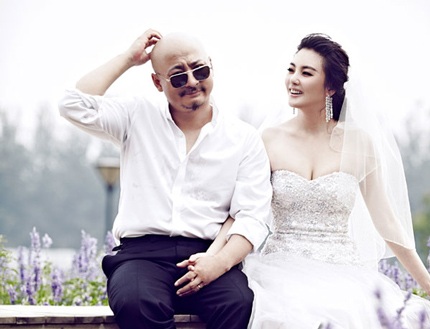 Trương Vũ Kỳ và chồng, đạo diễn Vương Toàn An hơn cô 21 tuổi.