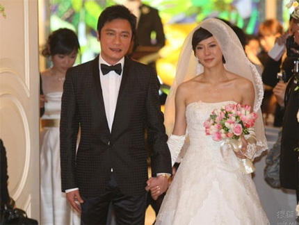 La Gia Lương mong báo giới “buông tha” cho gia đình - 2 La Gia Lương và người vợ thứ hai trong ngày cưới.