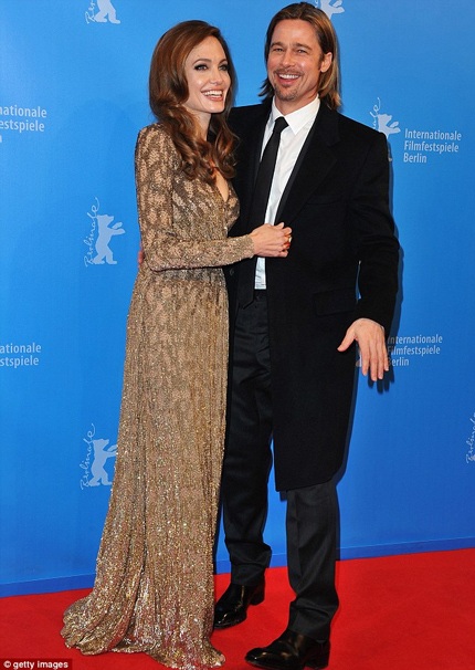 Angelina Jolie được Brad Pitt gọi là "nữ anh hùng" vì cắt bỏ ngực - 1 Angelina Jolie và Brad Pitt cùng tham dự LHP quốc tế Berlin năm 2012