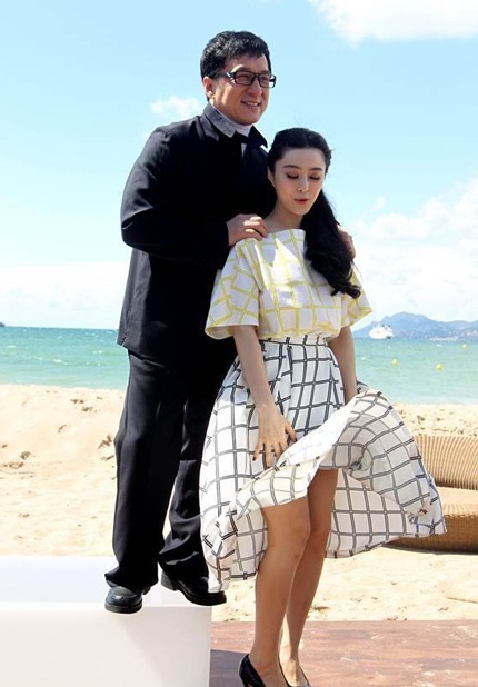 Phạm Băng Băng khổ sở vì gió to