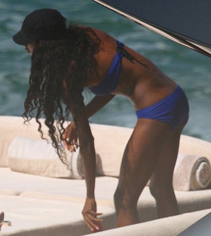 Tỉ phú Nga "đá" siêu mẫu Naomi Campbell để theo gái trẻ - 5 So với Naomi, cô gái này trẻ trung hơn nhiều