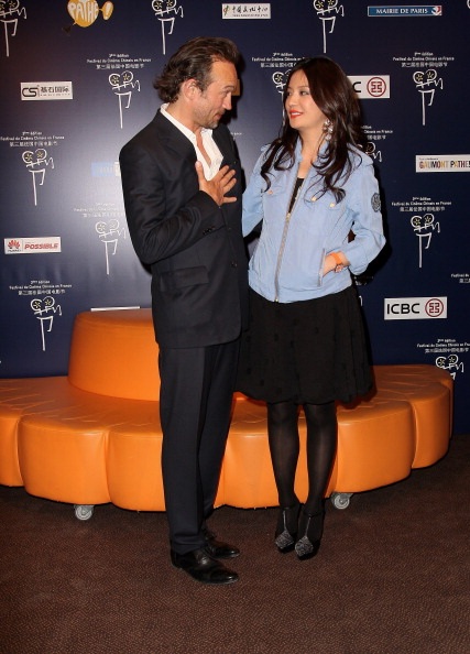 Nữ diễn viên Trung Quốc gặp lại nam đồng nghiệp Vincent Perez, cô cũng bày tỏ tình cảm với anh.