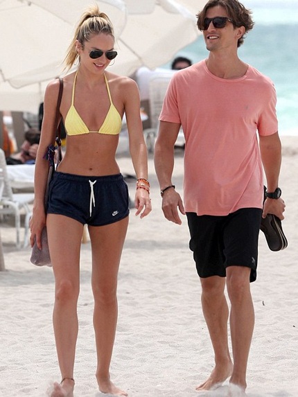 Cả hai người quấn quýt không rời