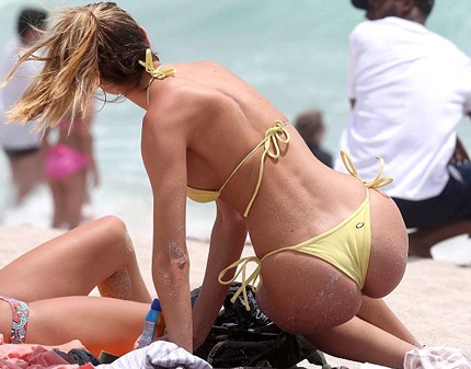 Cả hai người quấn quýt không rời