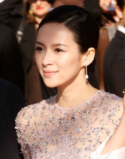 Nữ diễn viên Trung Quốc tạo dáng trước rừng máy ảnh