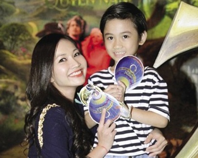 Kim Hiền hạnh phúc chia sẻ về tình yêu mới - 4 Hai mẹ con Kim Hiền