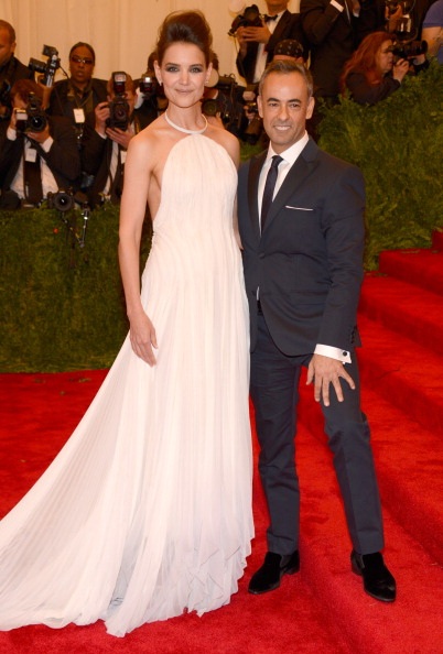 Bà mẹ một con tự tin nán lại tạo dáng cho các phóng viên chụp ảnh