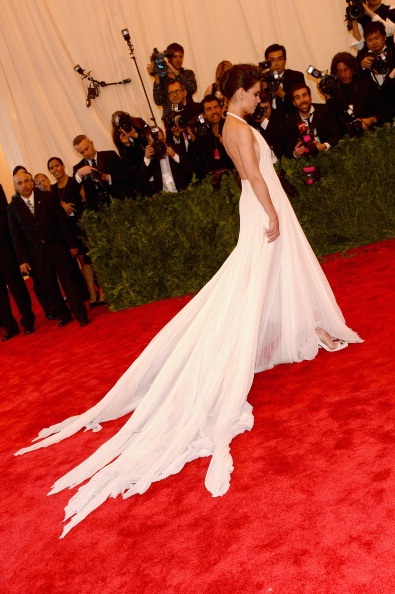 Nụ cười dịu dàng và thân thiện quen thuộc luôn nở trên môi Katie Holmes.