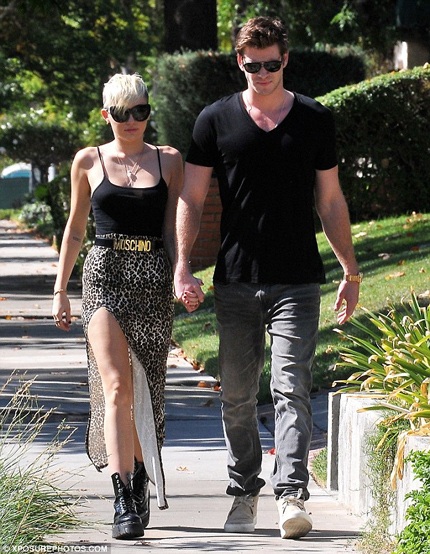 Miley Cyrus khẳng định, mối quan hệ của cô và chồng tương lai vẫn đang ổn