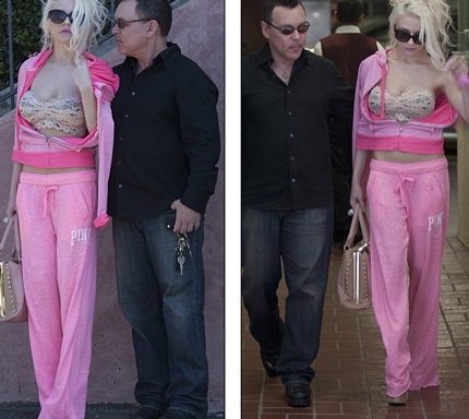 Courtney rời bệnh viện cùng chồng