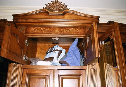 Túi đồ y tế của bác sĩ Conrad Murray được cất trong tủ của Michael Jackson