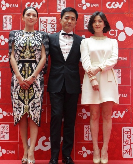 Ba ngôi sao của bộ phim The Grand Master chụp ảnh cùng nhau.