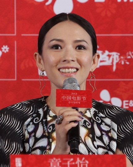 Nữ diễn viên Trung Quốc tỏ ra rất tự tin và nói năng lưu loát trước báo giới xứ Hàn.