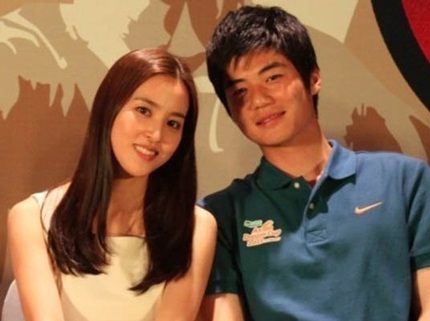 “Công chúa” Han Hye Jin kể chuyện tình yêu - 2 Han Hye Jin và chồng tương lai - cầu thủ bóng đá Ki Sung Yeong sẽ làm đám cưới vào ngày 1/7 tới
