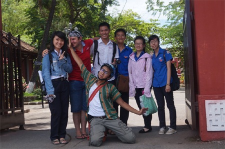 Xem chàng trai mặc váy vượt qua thử thách “Bây giờ làm sao” - 1 Xem chàng trai mặc váy vượt qua thử thách “Bây giờ làm sao”
