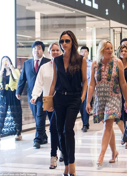 Victoria lạnh lùng khi mới đặt chân tới Trung Quốc