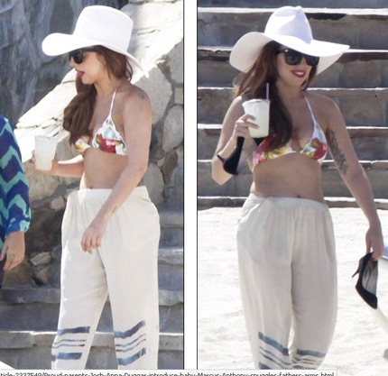 Lady Gaga khoe dáng gợi cảm sau khi giảm hơn 13kg - 3 Ngôi sao ca nhạc khoe thân hình săn chắc trong bộ bikini hai mảnh