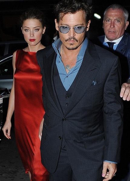 Nữ diễn viên 27 tuổi Amber trông vô cùng quyến rũ với gam màu đỏ