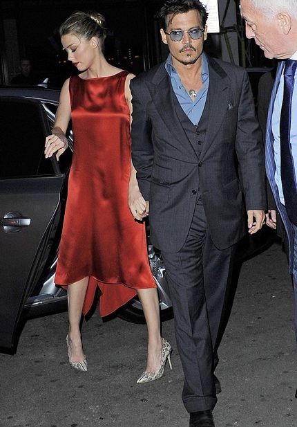 Amber Heard và Johnny Depp trông thật đẹp đôi khi có mặt tại một nhà hàng ở London, Anh.