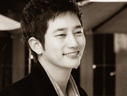 Tài tử xứ Hàn thoát tội cưỡng dâm - 1 Tài tử xứ Hàn Park Shi Hoo thở phào nhẹ nhõm khi thoát vụ kiện cưỡng dâm tai tiếng.