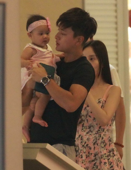 Những hình ảnh đời thường và hạnh phúc của gia đình Lý Tiểu Lộ