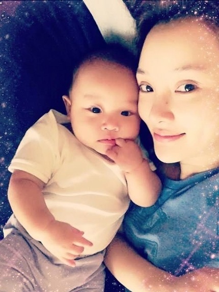 Những hình ảnh đời thường và hạnh phúc của gia đình Lý Tiểu Lộ