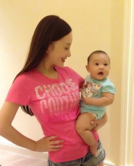 Những hình ảnh đời thường và hạnh phúc của gia đình Lý Tiểu Lộ