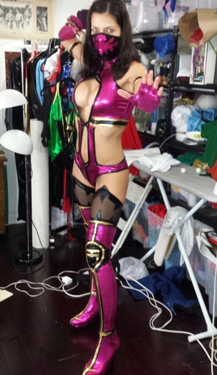 Nóng mắt với trang phục hóa trang của người mẫu Mỹ