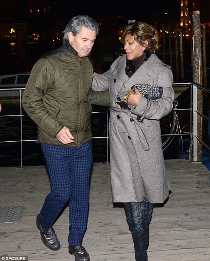 73 tuổi, Tina Turner kết hôn với “phi công trẻ” - 2 Sau gần 30 năm hò hẹn, Tina và Erwin quyết định làm đám cưới