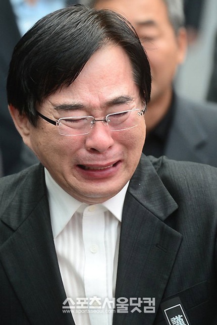 Song Min Hyun không cầm được nước mắt