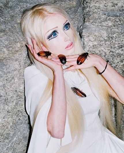 Hé lộ những bí ẩn về cô búp bê sống nổi tiếng thế giới - 1 Valeria Lukyanova được xem là một cô búp bê sống