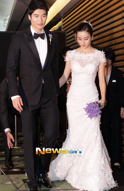 Cặp đôi này bắt đầu hò hẹn từ năm ngoái. Sau hơn một năm hò hẹn, họ quyết định trở thành vợ chồng.