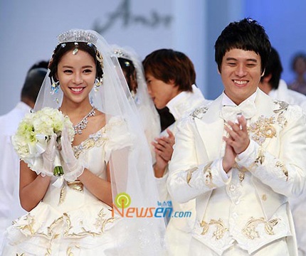 Kiều nữ xứ Hàn úp mở chuyện kết hôn - 1 Hwang Jung Eum và bạn trai