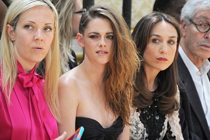 Nữ diễn viên Hollywood ngồi hàng đầu trong show diễn.