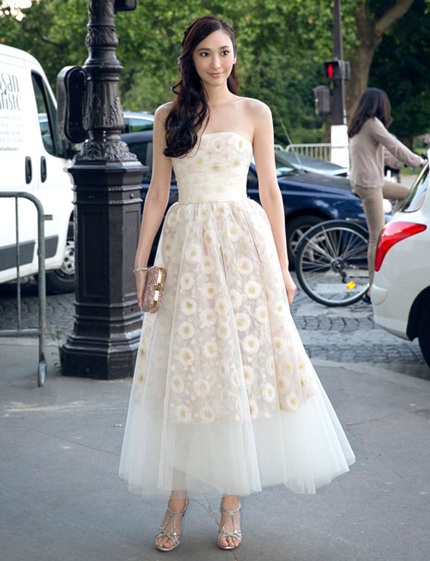 Siêu mẫu xứ Đài Ngô Bội Từ nổi bật với chiều cao khủng