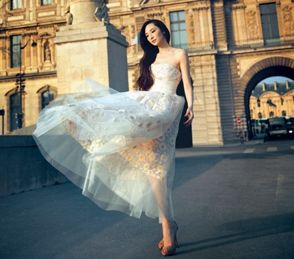 Siêu mẫu xứ Đài Ngô Bội Từ nổi bật với chiều cao khủng