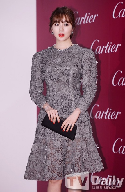 Yoon Eun Hye ăn vận có phần kín đáo và giản dị