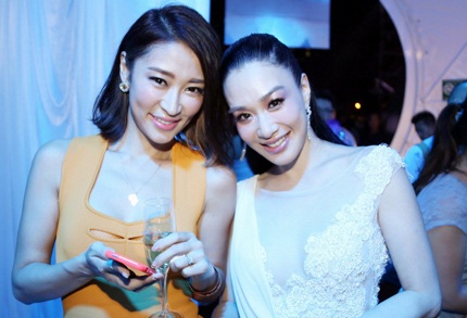 Chung Lệ Đề rạng ngời và duyên dáng khi tham dự đại tiệc thời trang ở Bắc Kinh.