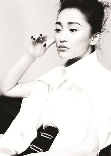 Châu Tấn cuốn hút trong gam màu đen trắng