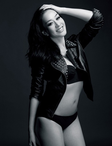 Hình ảnh nóng bỏng của bà mẹ ba con trên tạp chí.