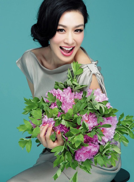 Nữ diễn viên 43 tuổi vẫn sở hữu nhan sắc mặn mà quyến rũ