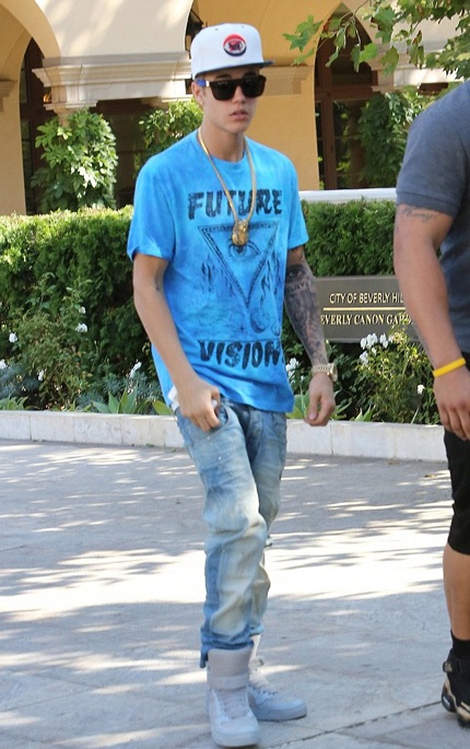 Justin và Ashley quen nhau qua sự giới thiệu của Lil Twist