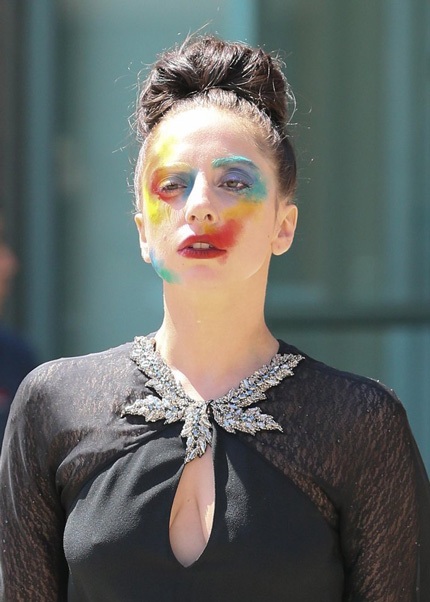 Cô nàng còn không mặc áo lót