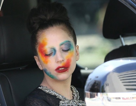 Lady Gaga cạo nửa đầu