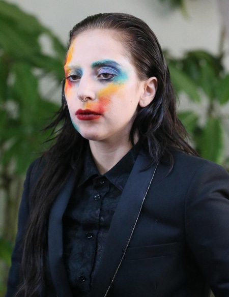 Hiện tại, cô khá bận rộn với kế hoạch trở lại với âm nhạc.