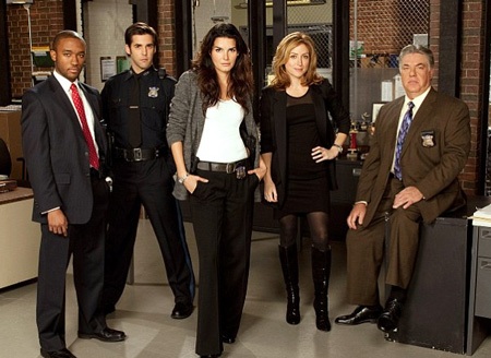 Lee Thompson Young (ngoài cùng bên trái) trong bộ phim truyền hình dài tập