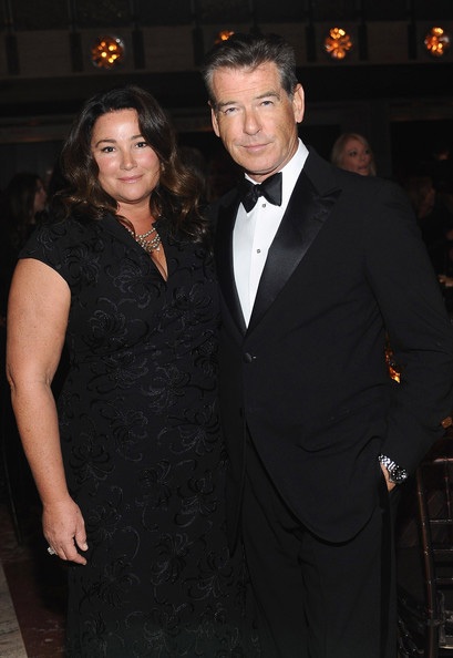 Vợ của “điệp viên” Pierce Brosnan khoe dáng trên biển - 5 Pierce Brosnan luôn tự hào đưa vợ đi tham dự nhiều sự kiện cùng mình.