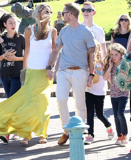 Ronan và bạn gái trẻ trông rất hạnh phúc sau hơn 1 năm hò hẹn