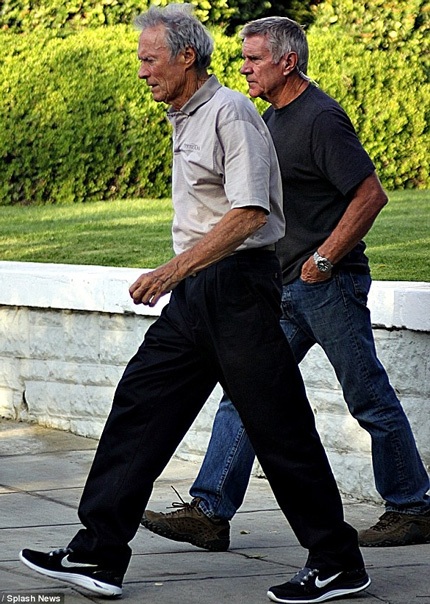Clint Eastwood chia tay vợ vì người thứ ba? - 2 Clint Eastwood trên đường tới phim trường bộ phim mới, ngày 30/8
