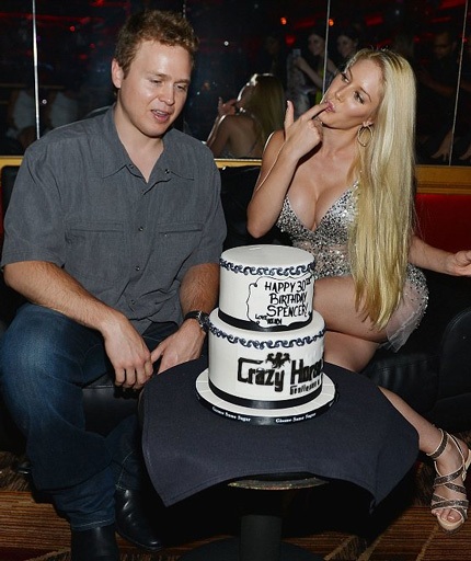 “Người đẹp dao kéo” Heidi Montag tái xuất - 7 Heidi chính là người đứng ra tổ chức tiệc sinh nhật cho chồng